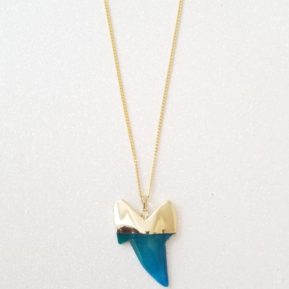 Blue agate carved shark tooth long necklace - Picture 2 of 4